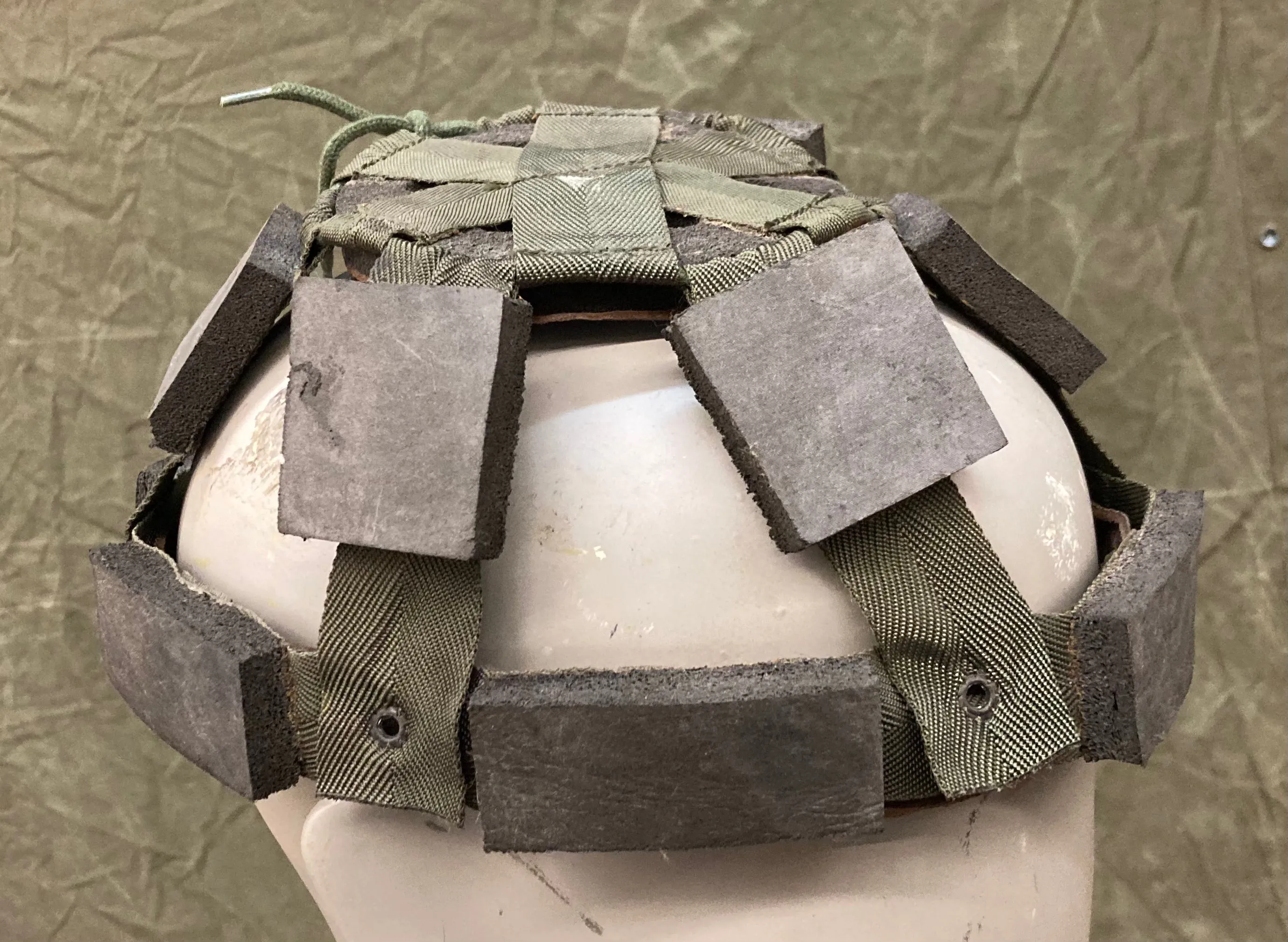 Canadian CG634 Helmet Suspension Assembly