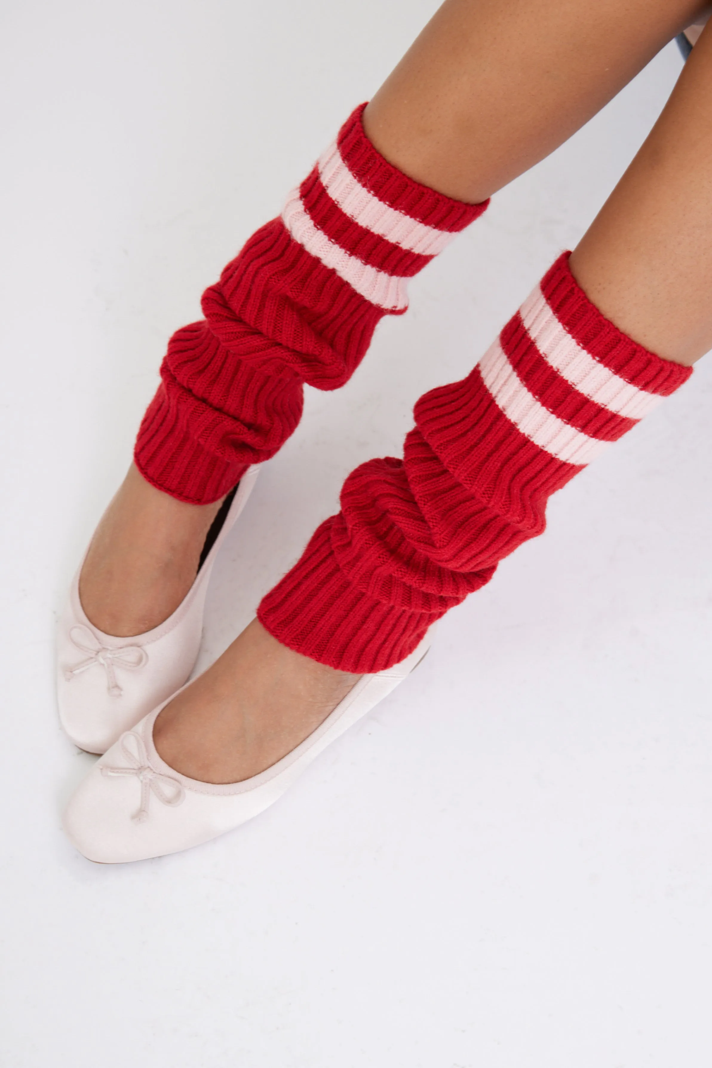 Ribbed Knitted Leg Warmers With Stripes in Red