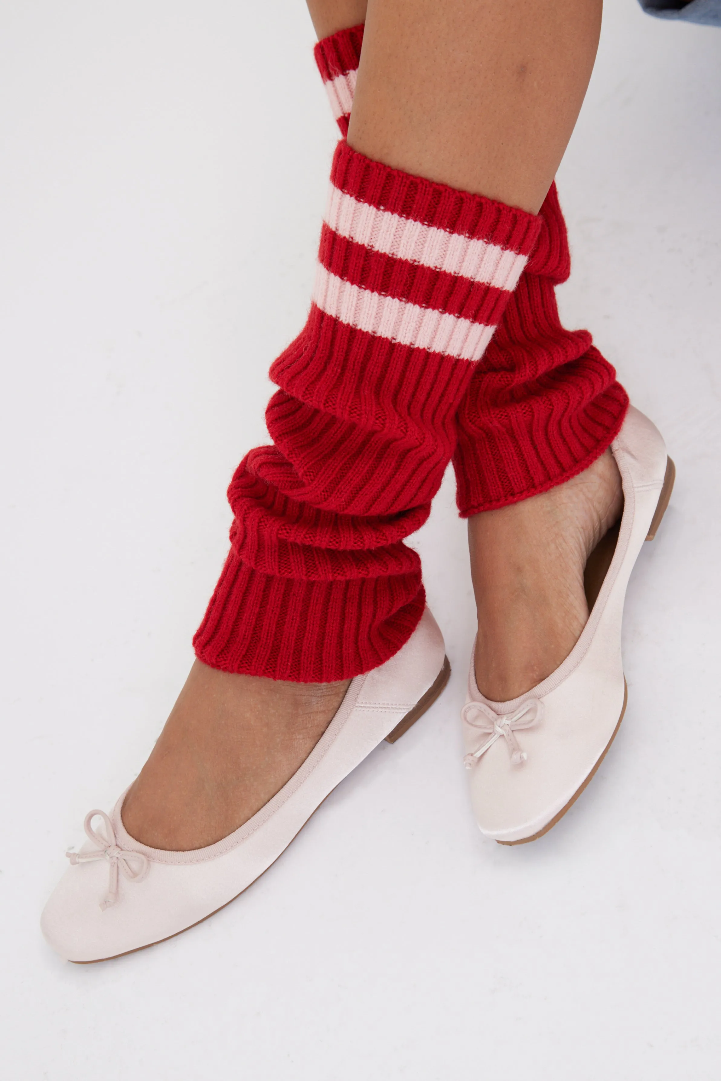 Ribbed Knitted Leg Warmers With Stripes in Red